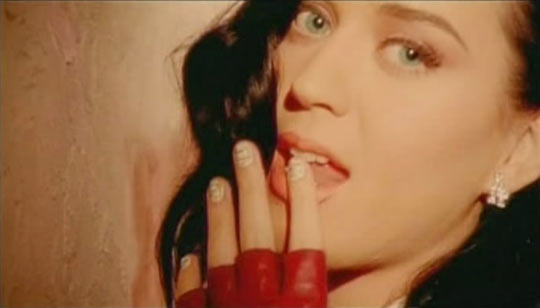 katy-perry-i-kissed-a-girl_01.jpg